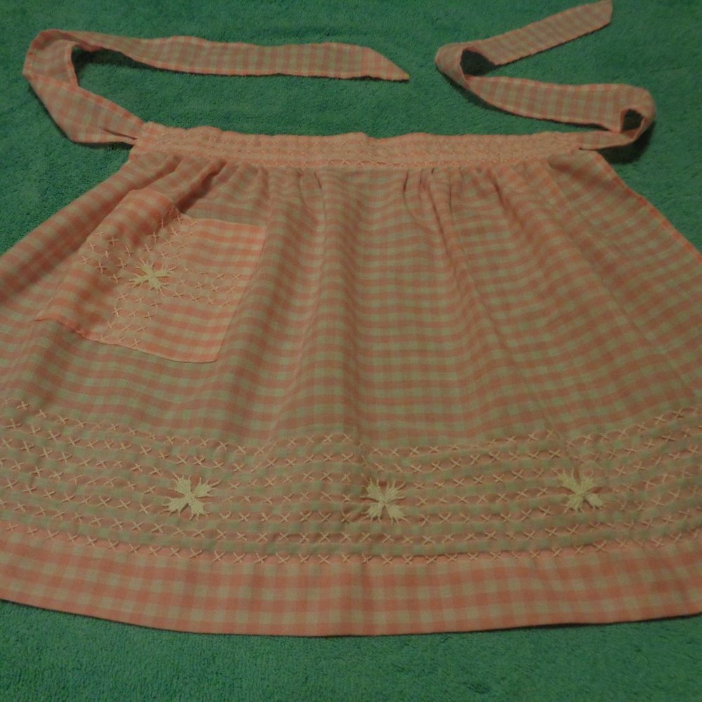 BARBIECORE VINTAGE PINK & WHITE CHECKS PIN UP APRON